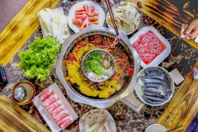 好的火锅店底料莫过于，符合自己口味的火锅店底料